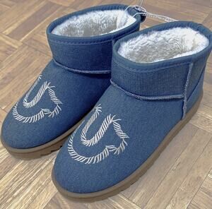 NWT True Religion Faux Denim Horseshoe Boots Faux Fur Size 8